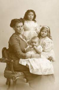 Photograph of Dorothy Mayall and children
